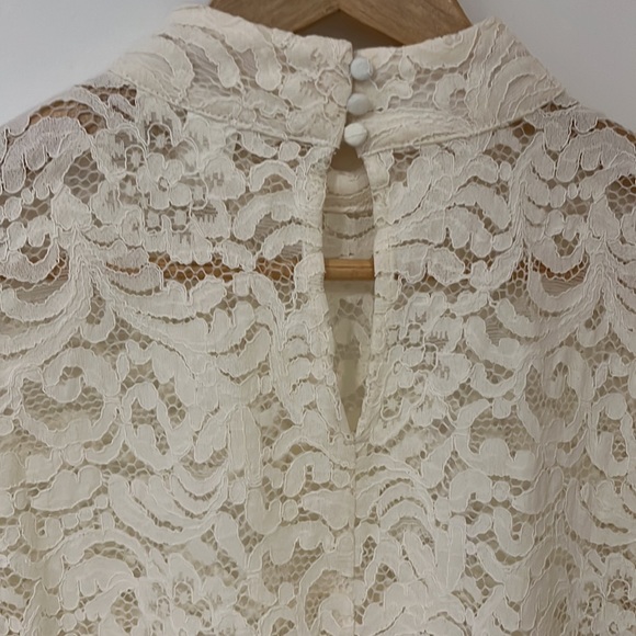 Beautiful Lace top - Picture 3 of 5